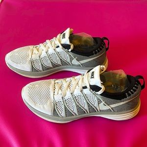 Nike women’s Flyknit Lunar 2 shoes